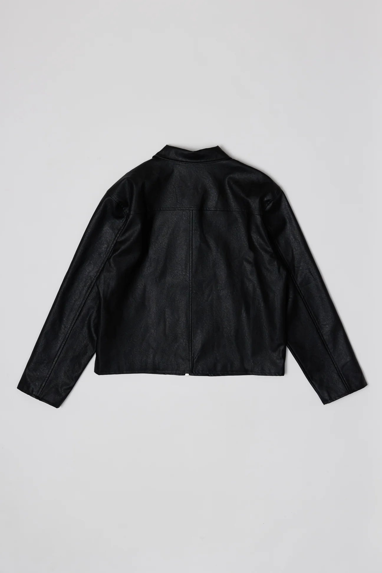 Chaqueta negra de efecto cuero
