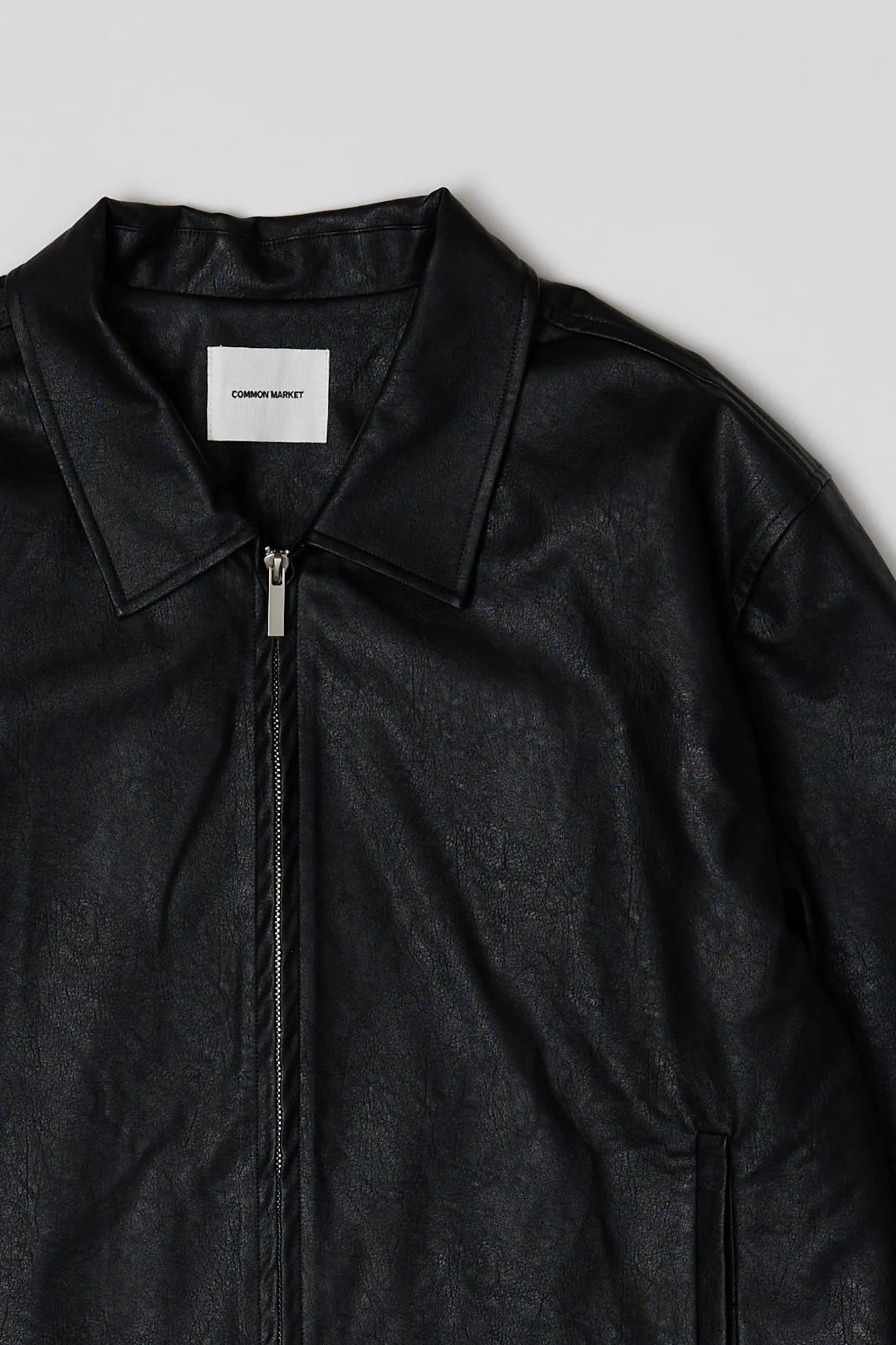 Chaqueta negra de efecto cuero