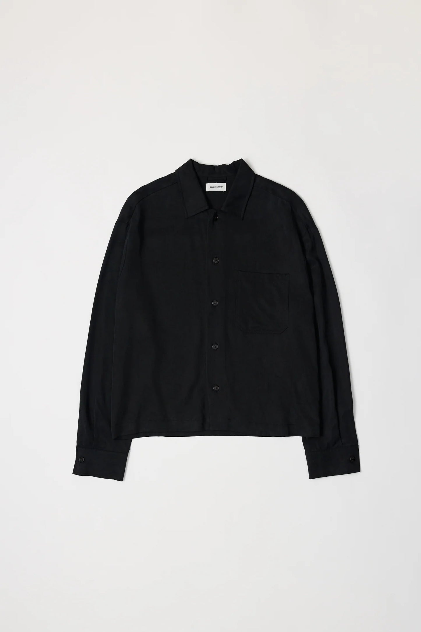 Camisa negra de manga larga