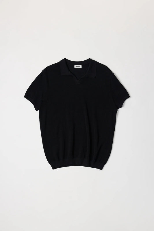 Polo negra de punto